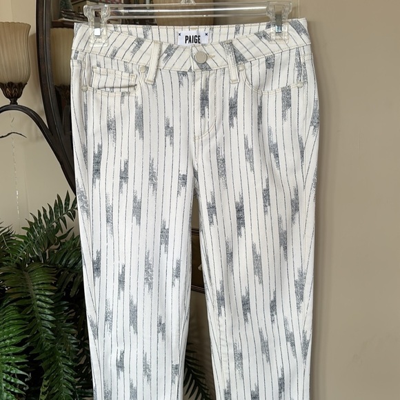 NWOT Paige White Nori Pinstripe Verdugo Ankle Stretch TRANSCEND Skinny Jeans - Picture 3 of 16